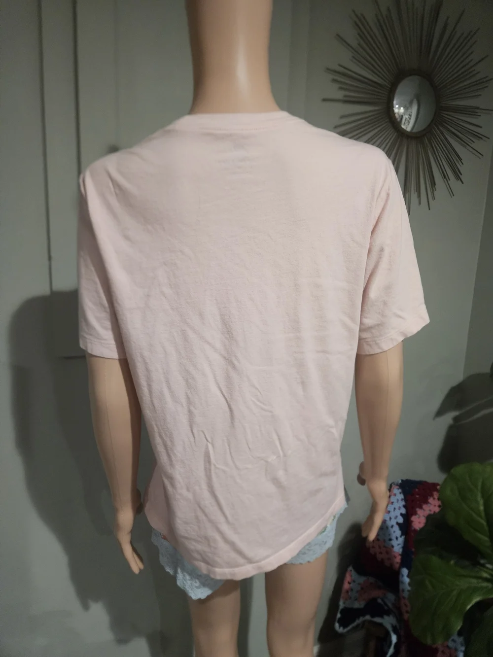 Nike Sportswear Club Essentials Pink Foam Embroidered Logo Cotton Tee Size Med
